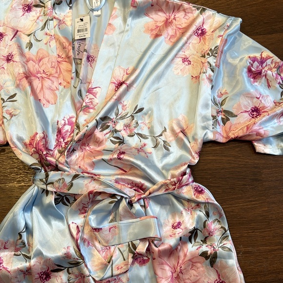 Lilac and London robe - Picture 2 of 7